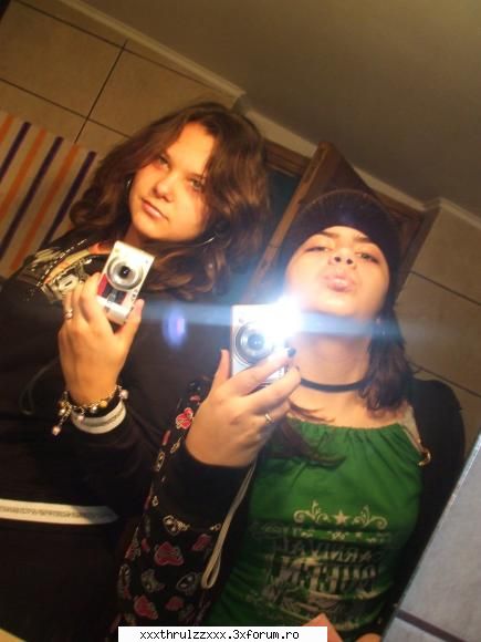 *CoLtUl VeSeL + aLtE nEbUnE* - ea e una din my bf..ne cunoastem de - [♥] PHOTOS WITH FRIENDS [♥]